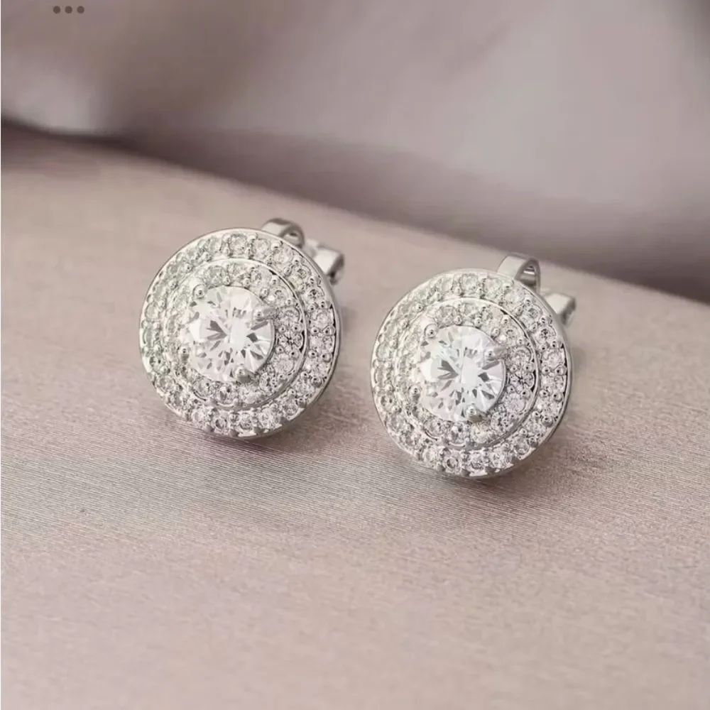 🔹 NEW Dazzling & Sparkling Silver Crystal Clip On Earrings 🔹 - Picture 4 of 5